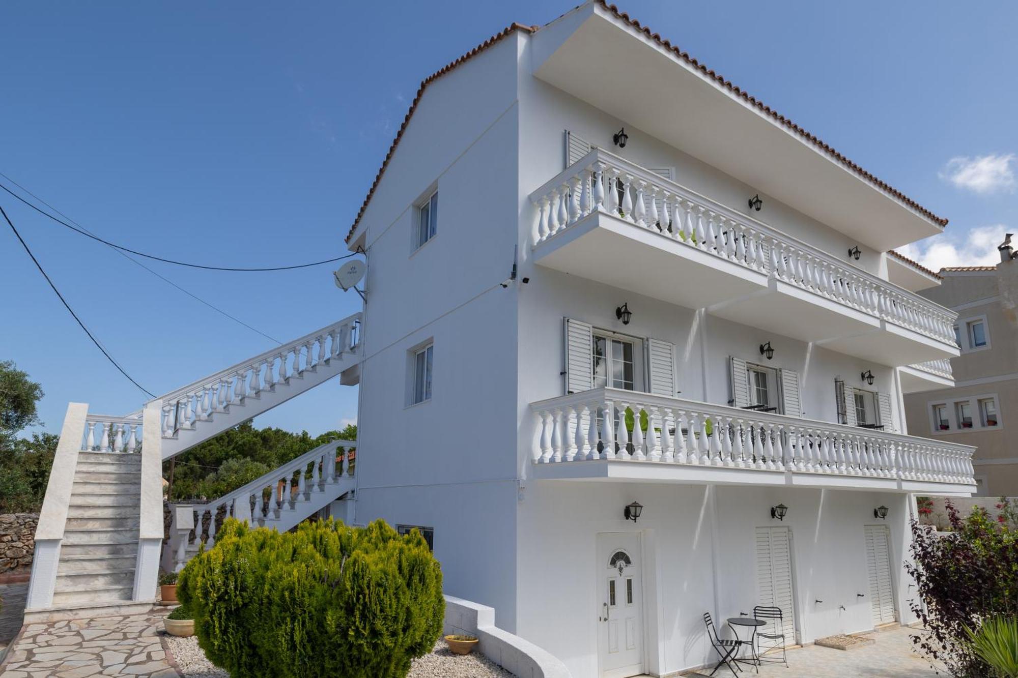 ארגוסטולי White House Studios & Apartments מראה חיצוני תמונה